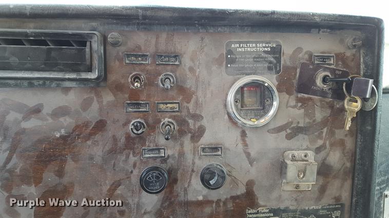 image for item DF3594 1996 Peterbilt 357 applicator truck