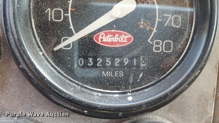 image for item DF3594 1996 Peterbilt 357 applicator truck