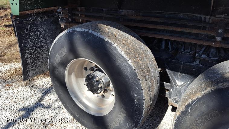 image for item DF3594 1996 Peterbilt 357 applicator truck