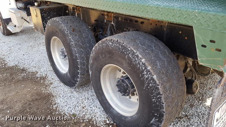 image for item DF3594 1996 Peterbilt 357 applicator truck