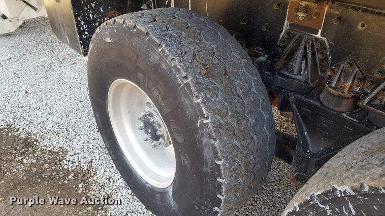 image for item DF3594 1996 Peterbilt 357 applicator truck