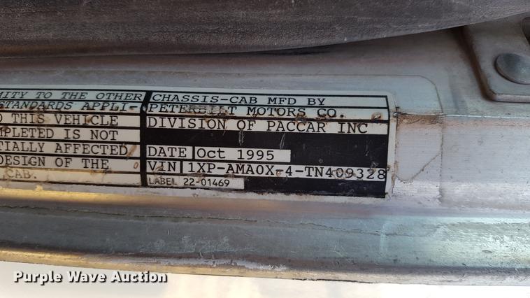 image for item DF3594 1996 Peterbilt 357 applicator truck