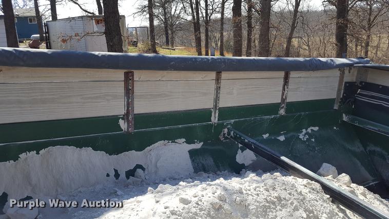 image for item DF3594 1996 Peterbilt 357 applicator truck