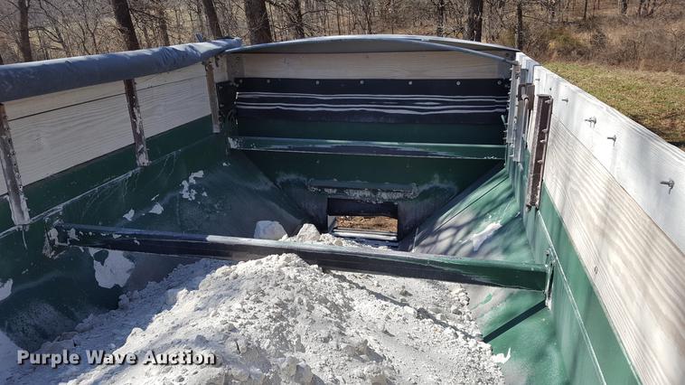 image for item DF3594 1996 Peterbilt 357 applicator truck