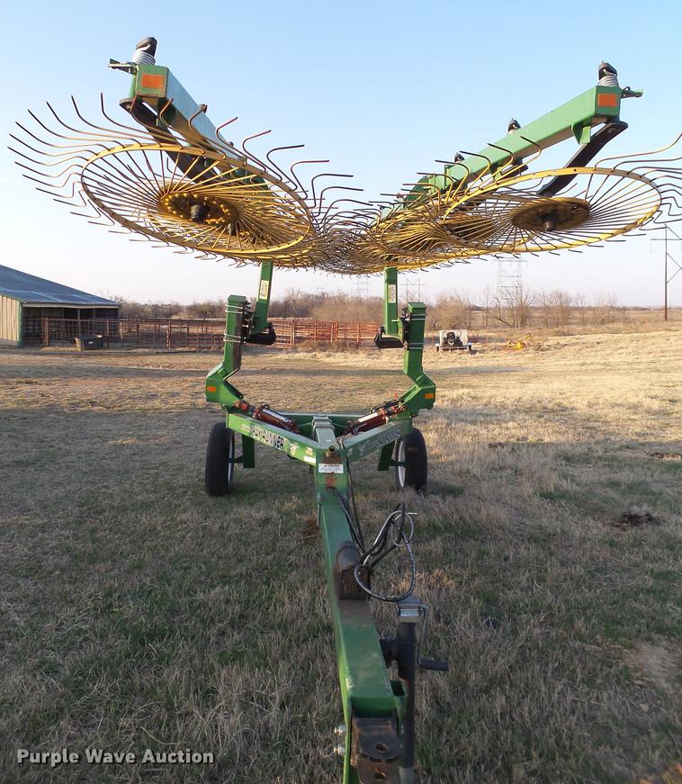 Ogden Hayrunner hay rake in Lawton, OK Item EI9552 sold Purple Wave