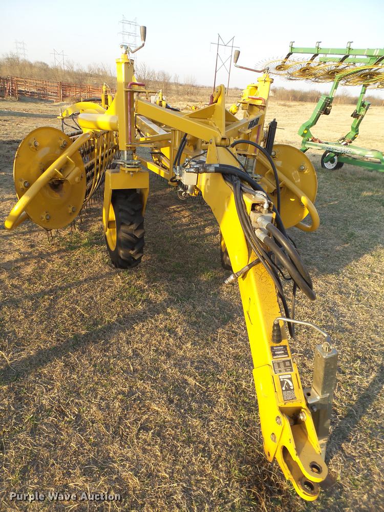 image for item EI9553 Vermeer R2300 hay rake