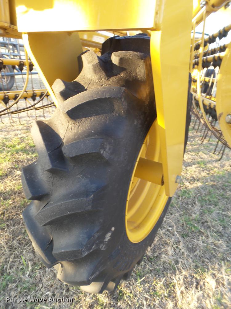 image for item EI9553 Vermeer R2300 hay rake