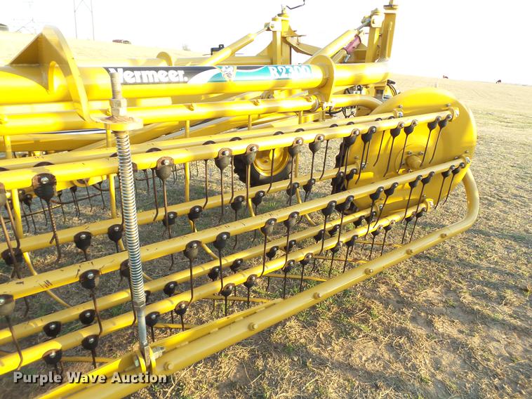 image for item EI9553 Vermeer R2300 hay rake