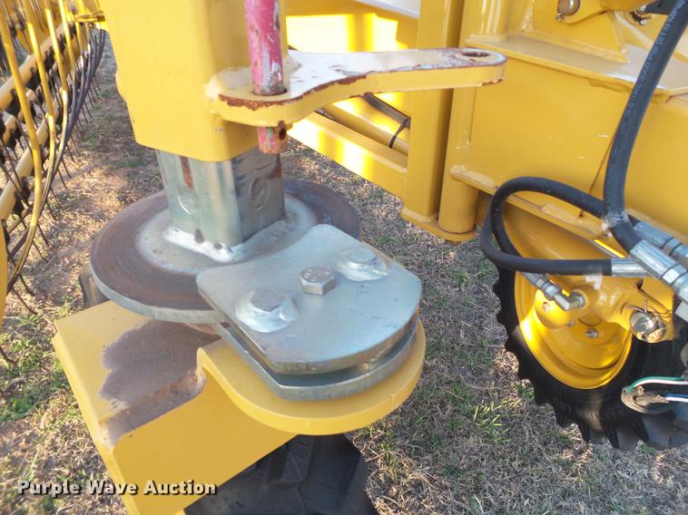 image for item EI9553 Vermeer R2300 hay rake