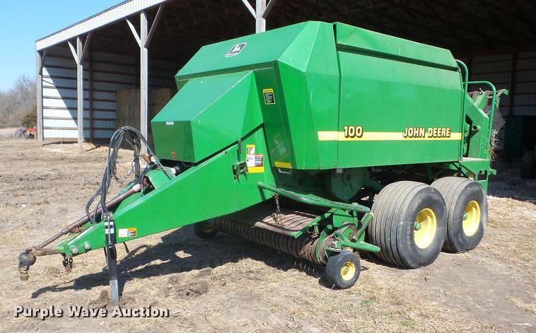 image for item EI9771 2001 John Deere 100 large square baler
