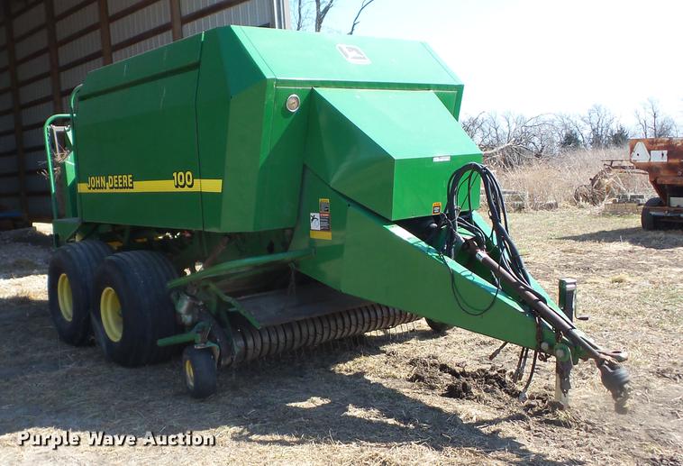 image for item EI9771 2001 John Deere 100 large square baler