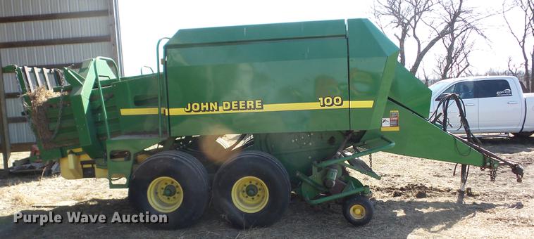 image for item EI9771 2001 John Deere 100 large square baler