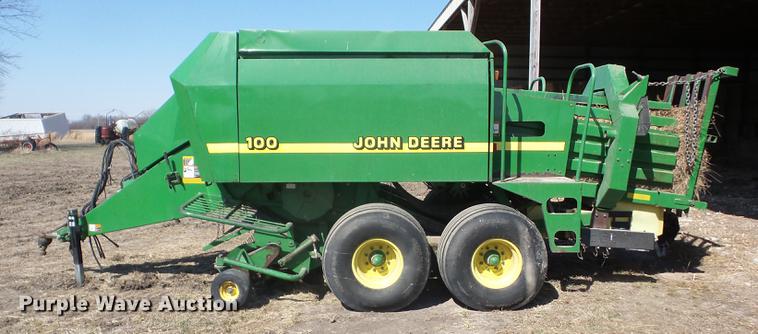 image for item EI9771 2001 John Deere 100 large square baler