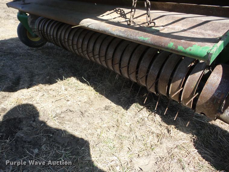 image for item EI9771 2001 John Deere 100 large square baler