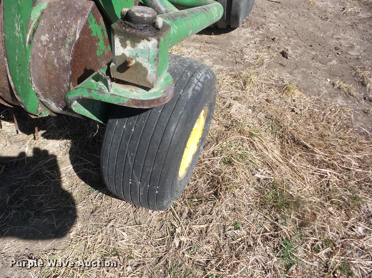 image for item EI9771 2001 John Deere 100 large square baler