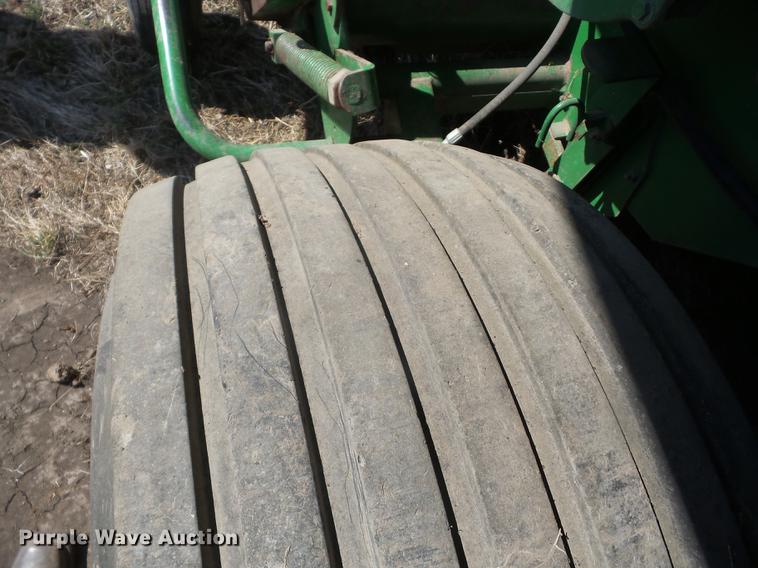 image for item EI9771 2001 John Deere 100 large square baler