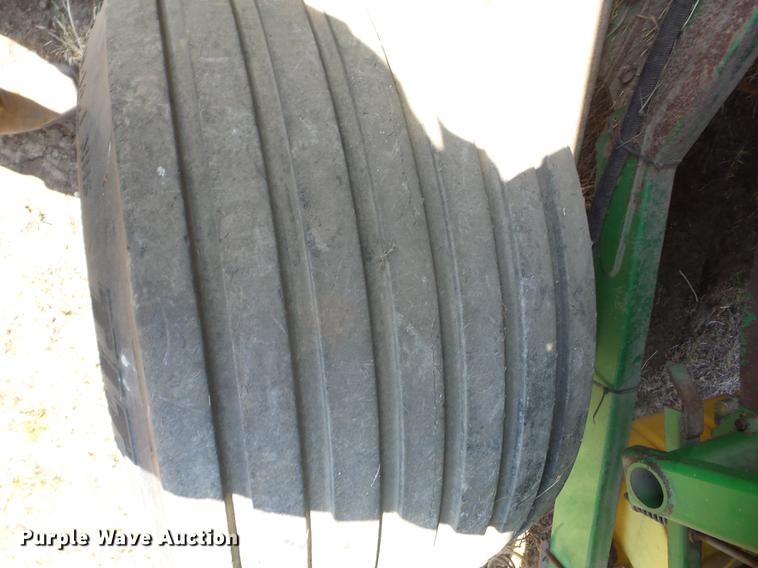 image for item EI9771 2001 John Deere 100 large square baler