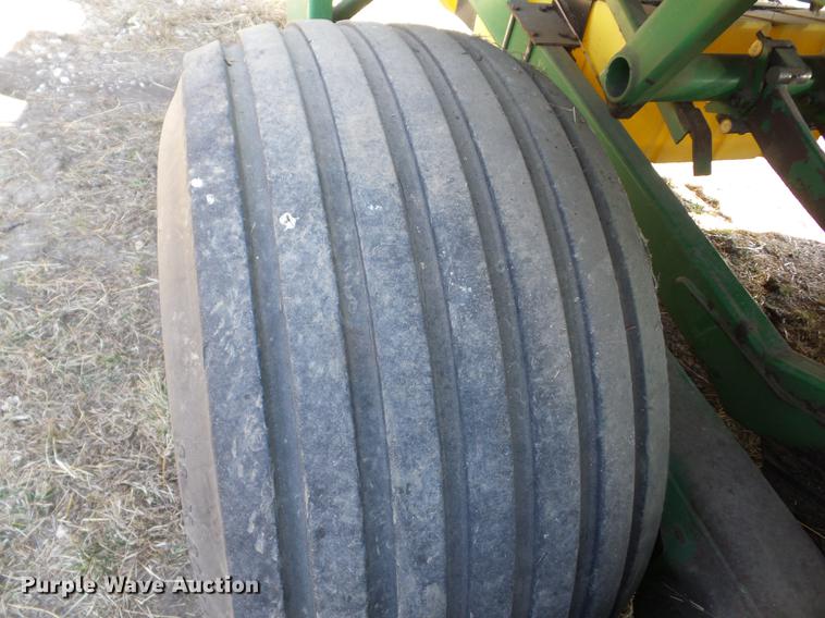 image for item EI9771 2001 John Deere 100 large square baler