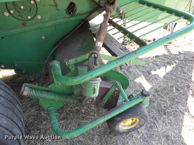 image for item EI9771 2001 John Deere 100 large square baler