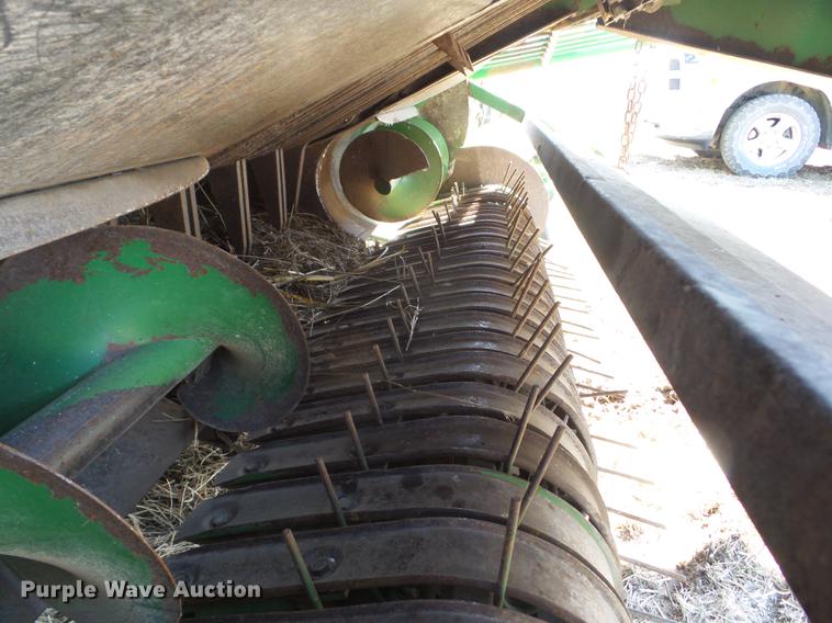 image for item EI9771 2001 John Deere 100 large square baler