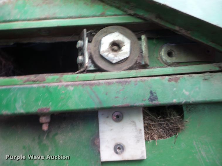 image for item EI9771 2001 John Deere 100 large square baler