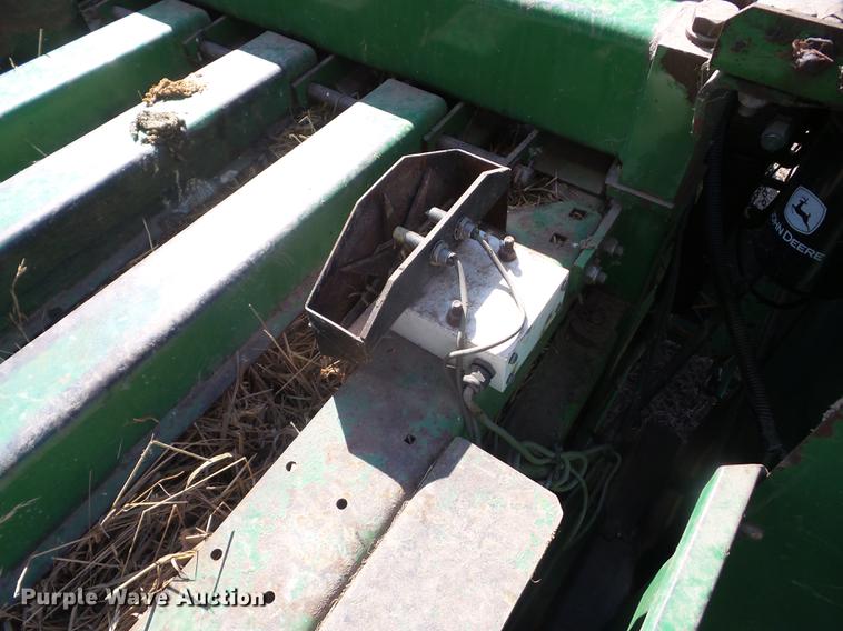 image for item EI9771 2001 John Deere 100 large square baler