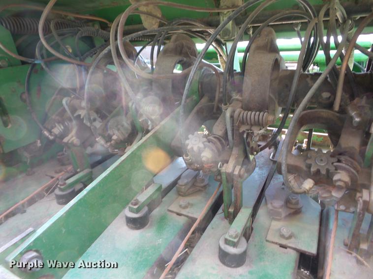 image for item EI9771 2001 John Deere 100 large square baler