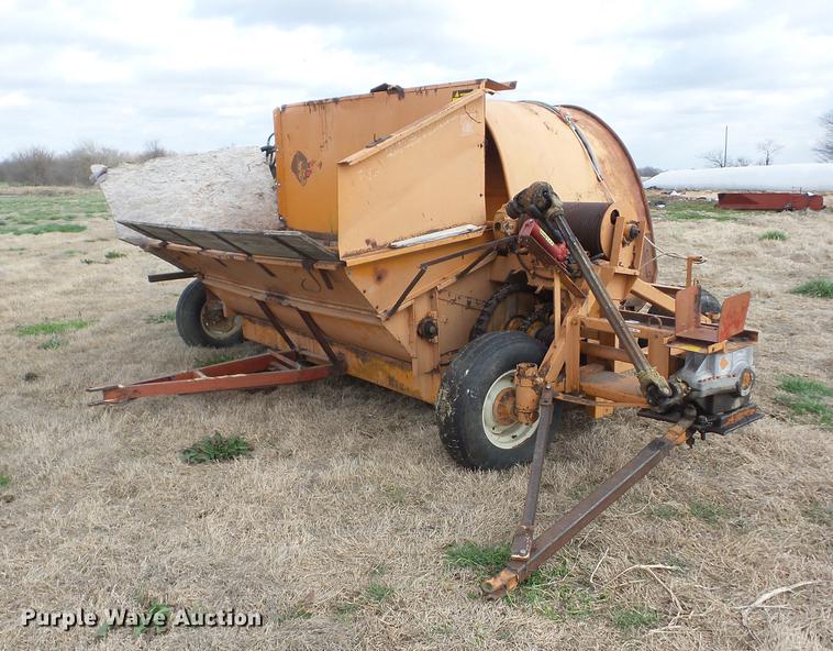 image for item EI9778 Kelly-Ryan silage / grain bagger