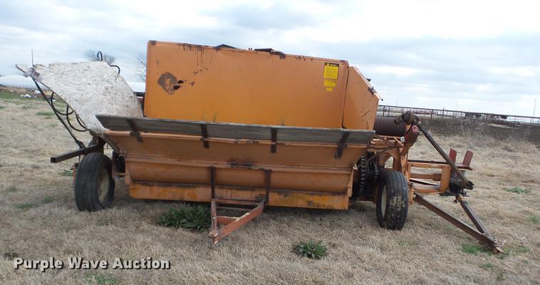 image for item EI9778 Kelly-Ryan silage / grain bagger