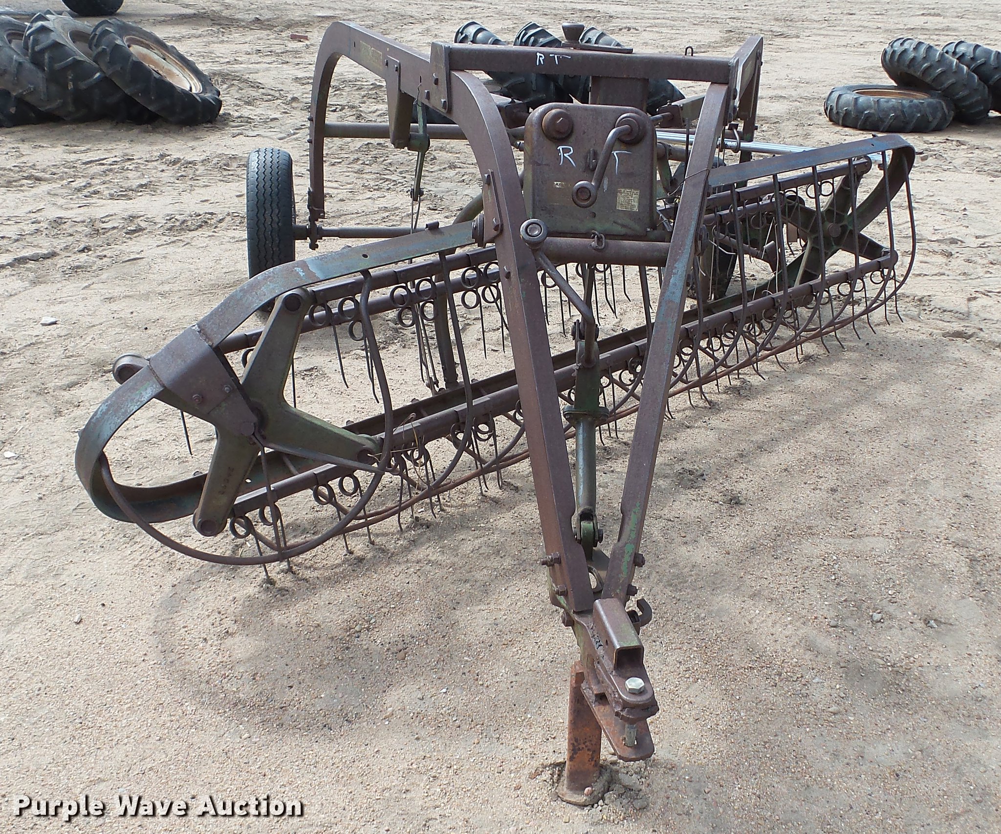 John Deere LR2 hay rake in Kinsley, KS Item DC4228 sold Purple Wave