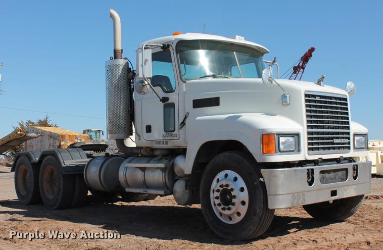 image for item DB5162 2008 Mack CHU613 semi truck