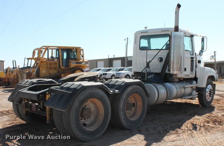 image for item DB5162 2008 Mack CHU613 semi truck