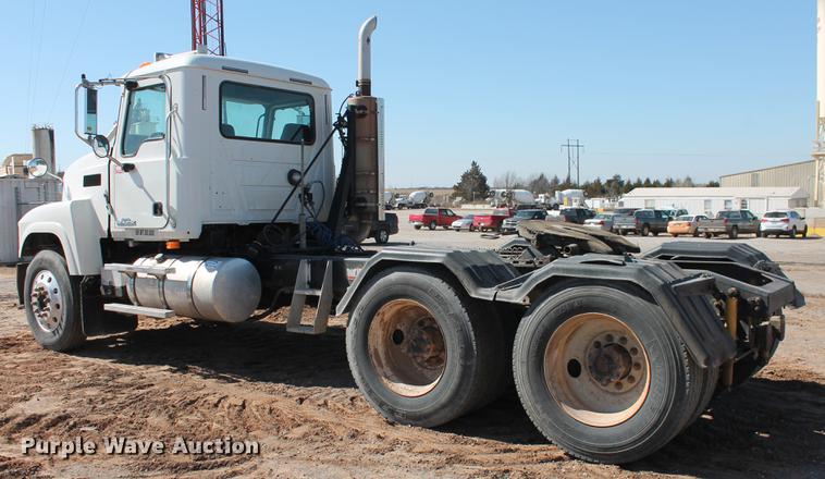 image for item DB5162 2008 Mack CHU613 semi truck