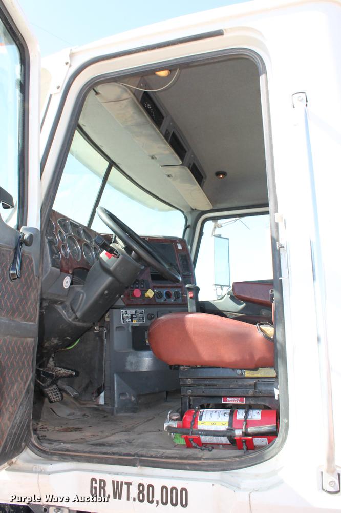 image for item DB5162 2008 Mack CHU613 semi truck