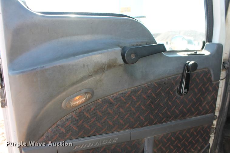 image for item DB5162 2008 Mack CHU613 semi truck