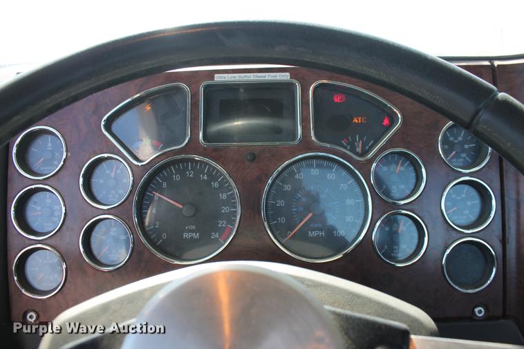 image for item DB5162 2008 Mack CHU613 semi truck