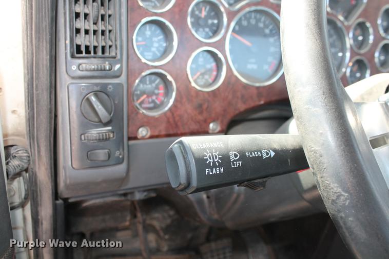 image for item DB5162 2008 Mack CHU613 semi truck