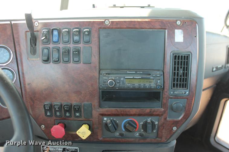 image for item DB5162 2008 Mack CHU613 semi truck