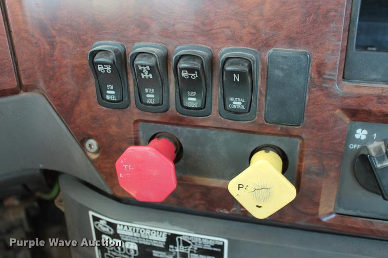 image for item DB5162 2008 Mack CHU613 semi truck