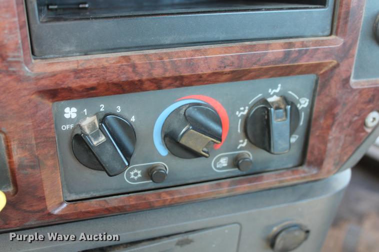 image for item DB5162 2008 Mack CHU613 semi truck