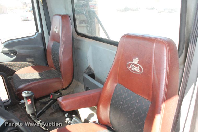 image for item DB5162 2008 Mack CHU613 semi truck