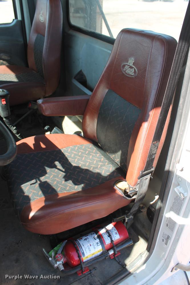 image for item DB5162 2008 Mack CHU613 semi truck