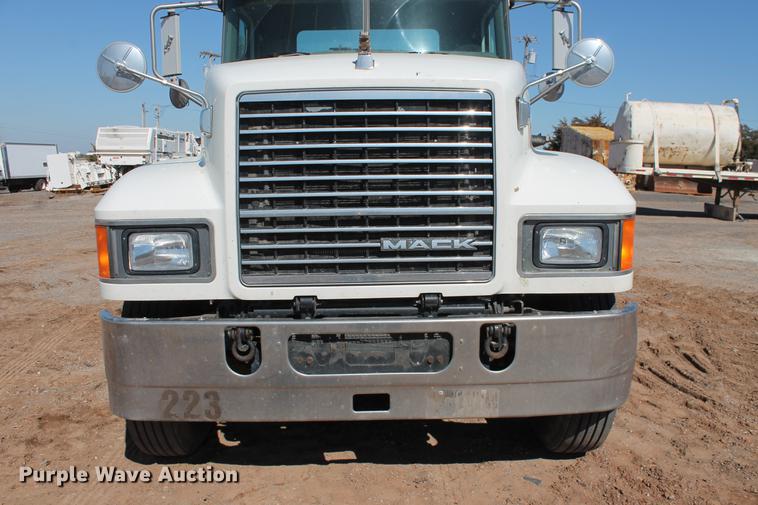 image for item DB5162 2008 Mack CHU613 semi truck