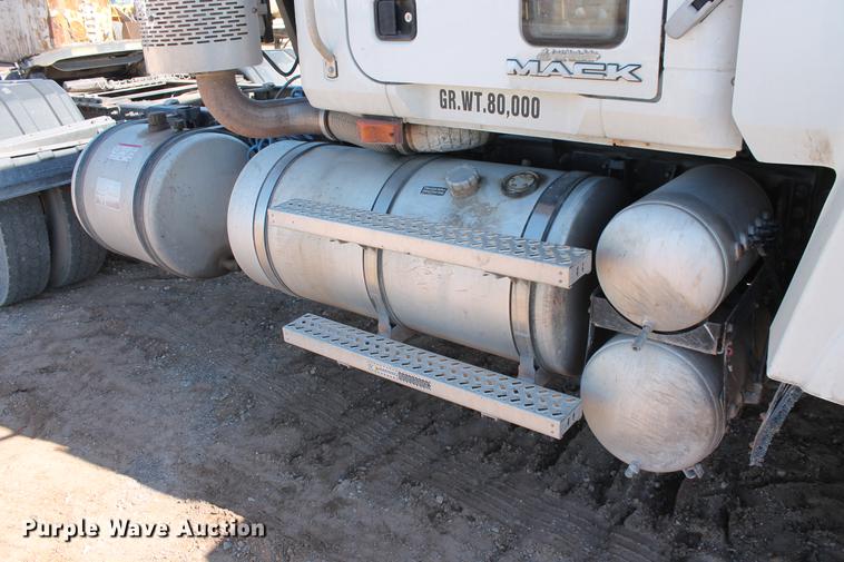 image for item DB5162 2008 Mack CHU613 semi truck