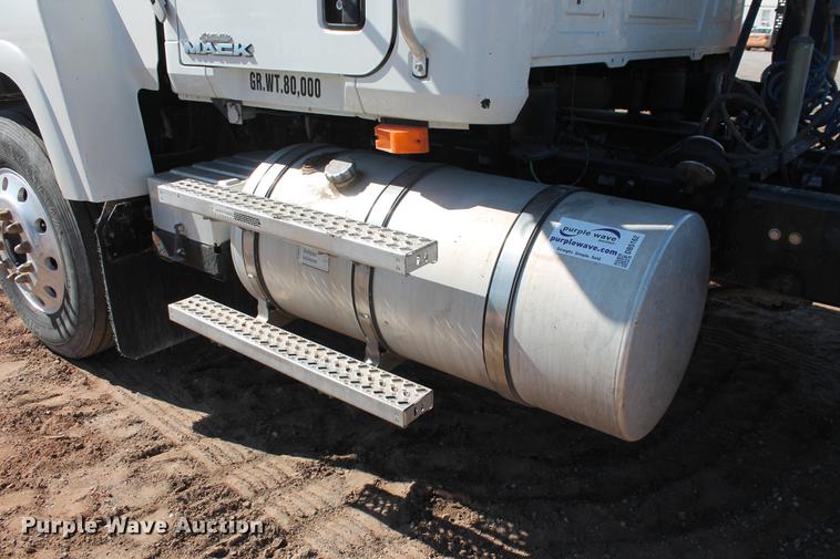 image for item DB5162 2008 Mack CHU613 semi truck