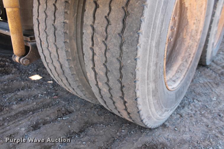 image for item DB5162 2008 Mack CHU613 semi truck