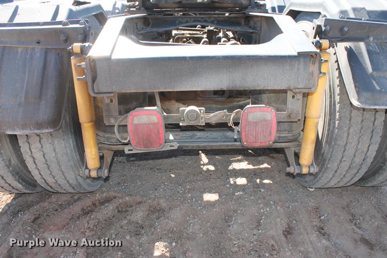 image for item DB5162 2008 Mack CHU613 semi truck