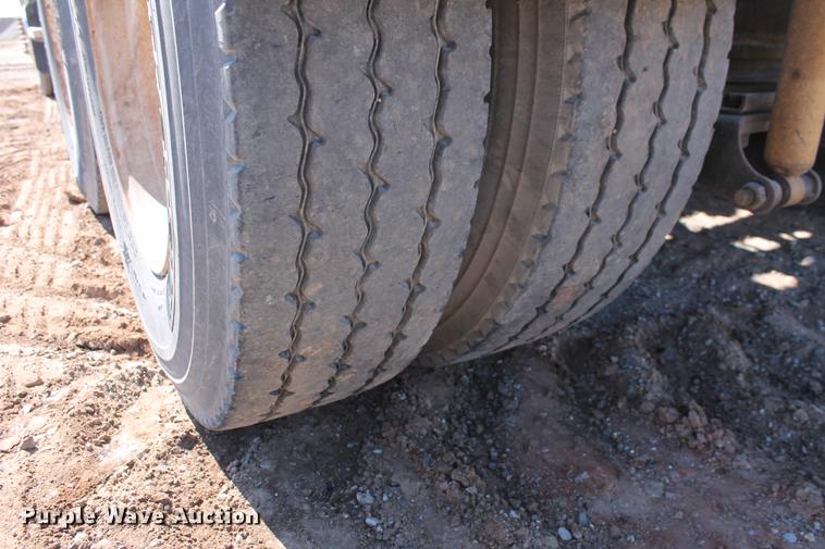 image for item DB5162 2008 Mack CHU613 semi truck