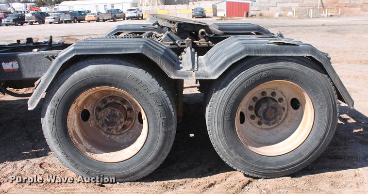 image for item DB5162 2008 Mack CHU613 semi truck