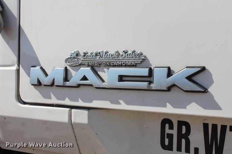 image for item DB5162 2008 Mack CHU613 semi truck